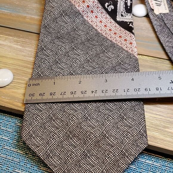 Beau Brummell Vintage 4.5" Wide Black/White/Red Statement Tie - Picture 7 of 8